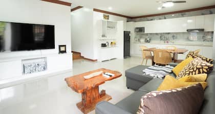 Enjoyable 3-bedroom bungalow with AC in vibrant Cebu City