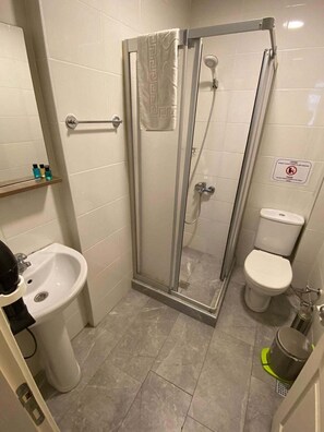Bathroom - Puffin Hostel (Istanbul)