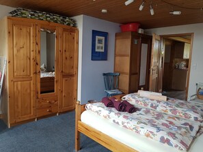 2 slaapkamers, een strijkplank/strijkijzer, gratis wifi, beddengoed