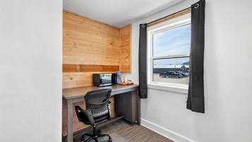 Deluxe Suite, Non Smoking | Interior