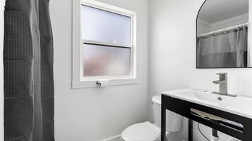 Suite – deluxe, ikke-røyk | Bad | Toalettartikler (inkludert), såpe, sjampo og toalettpapir
