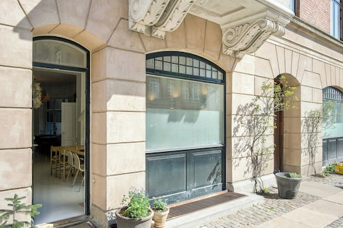 Historic apartment in the heart of Østerbro