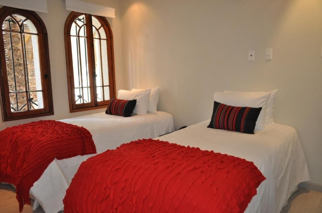 Chambre Standard avec lits jumeaux | Coffre-fort, accès au Wi-Fi (inclus)
