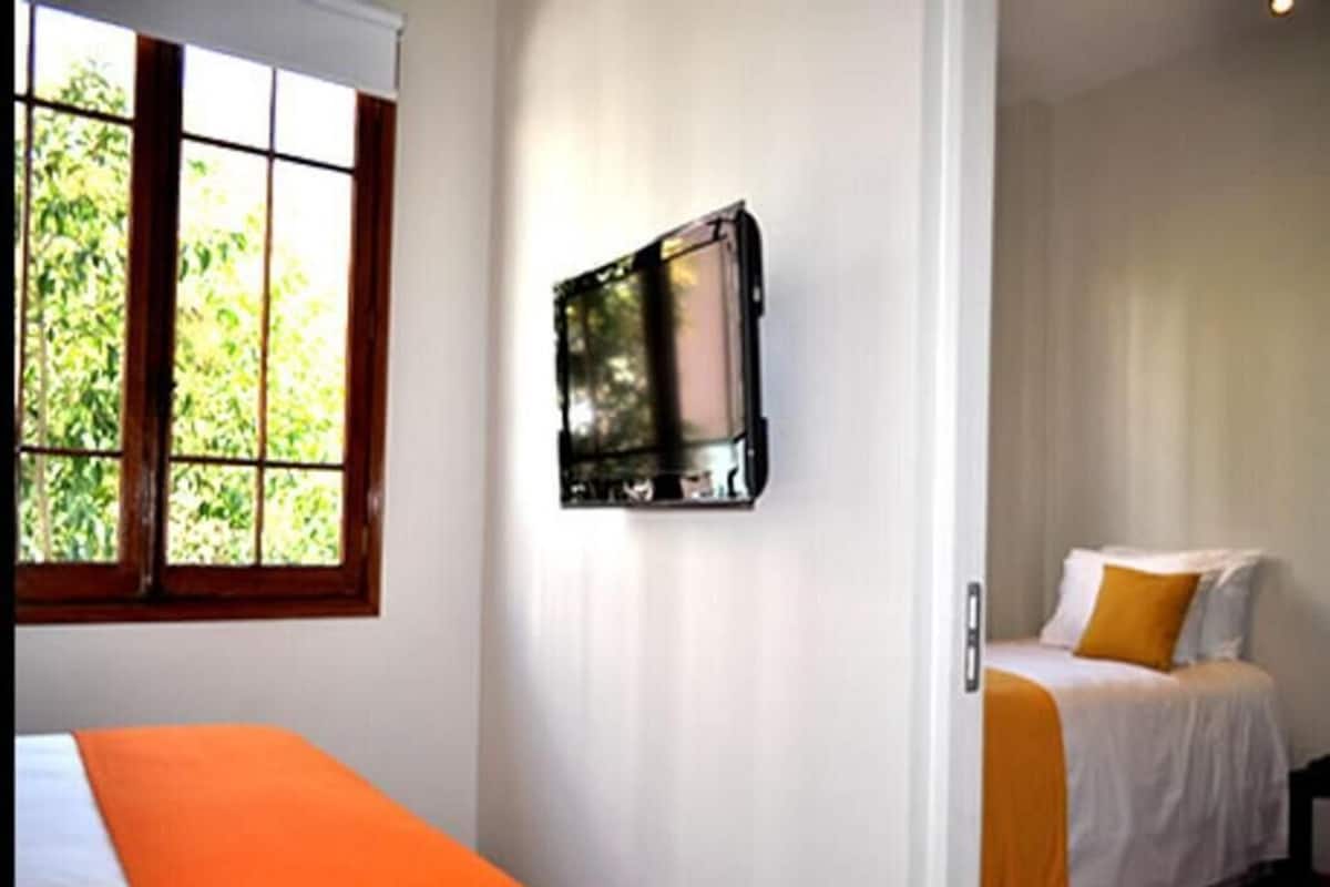 Chambre triple supérieure | Coffre-fort, accÚs au Wi-Fi (inclus)