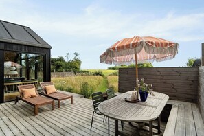 Outdoor dining - Personal and inventive family house in Rødvig (Rødvig)
