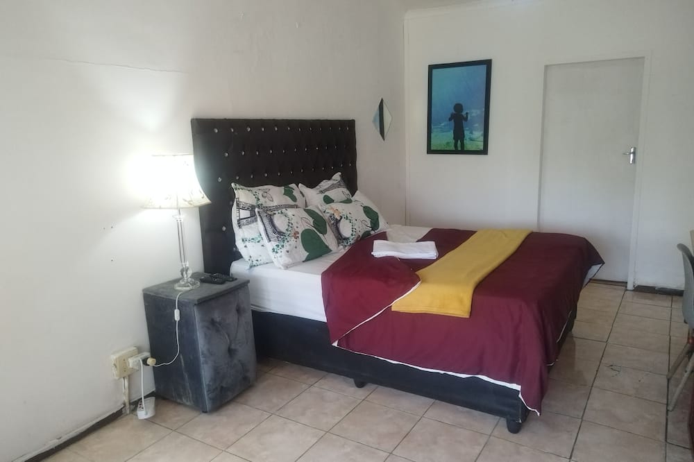 J & J Paradise Guesthouse