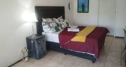 J & J Paradise Guesthouse