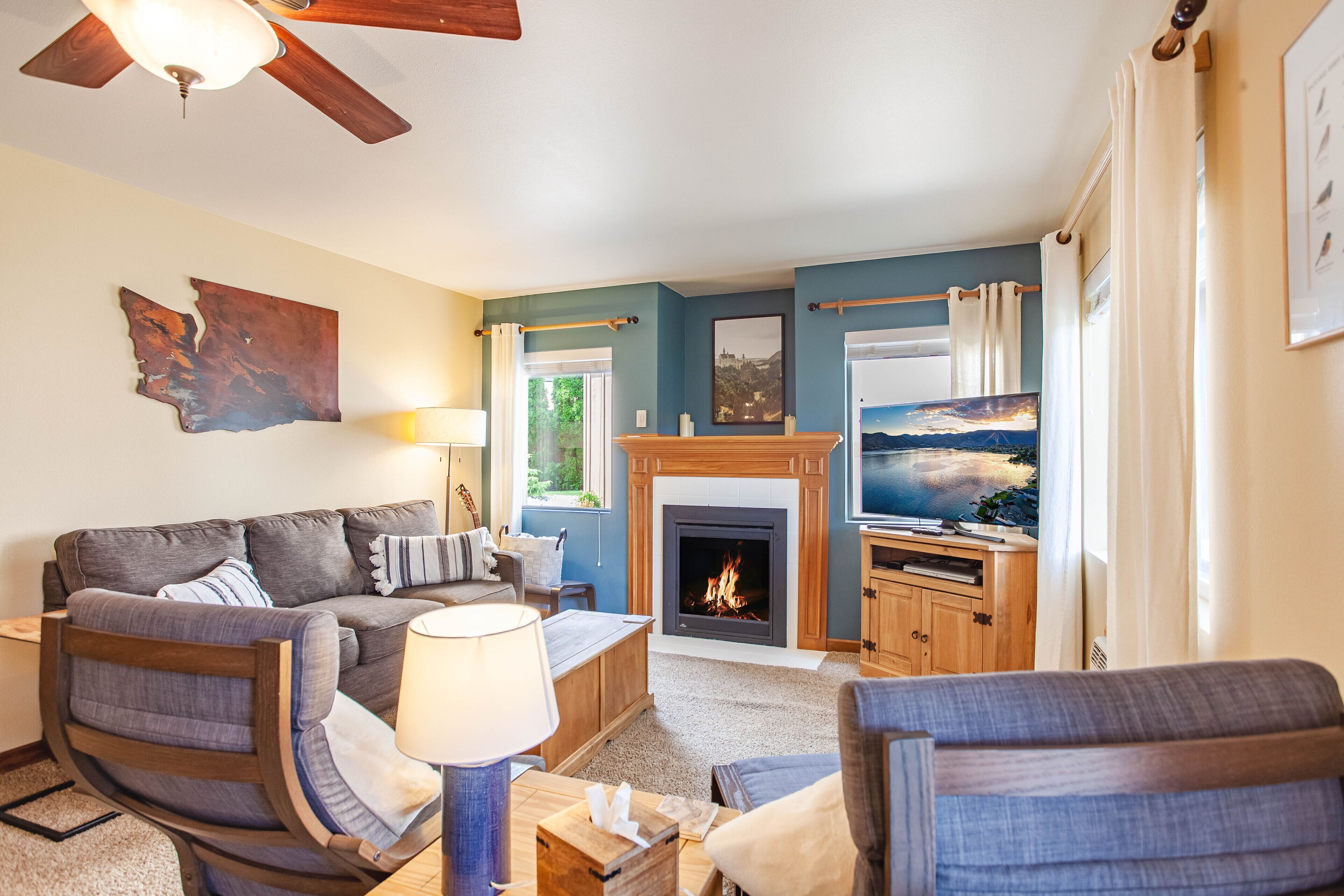 Smart TV, fireplace