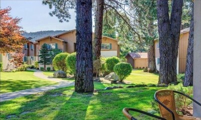 Grnd Floor Condo + Walk to Town, Coaster, Wineries + 5 Star Condo!