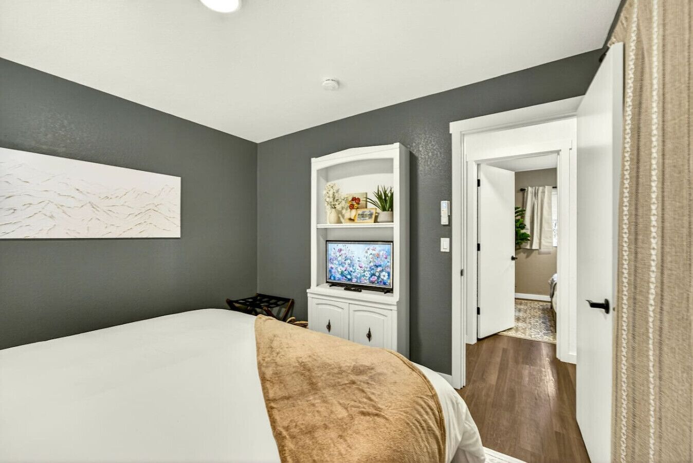 Iron/ironing board, travel crib, WiFi, bed sheets