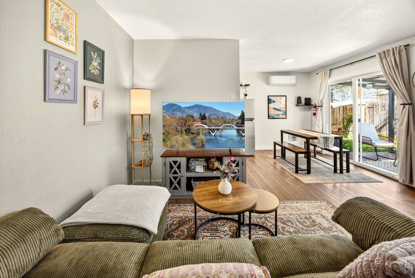 Basecamp Gp | Entire 4br Duplex Near Downtown - Grants Pass, OR