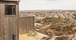 Property grounds - Architect-designed cabin panoramic view (Urangsvåg)