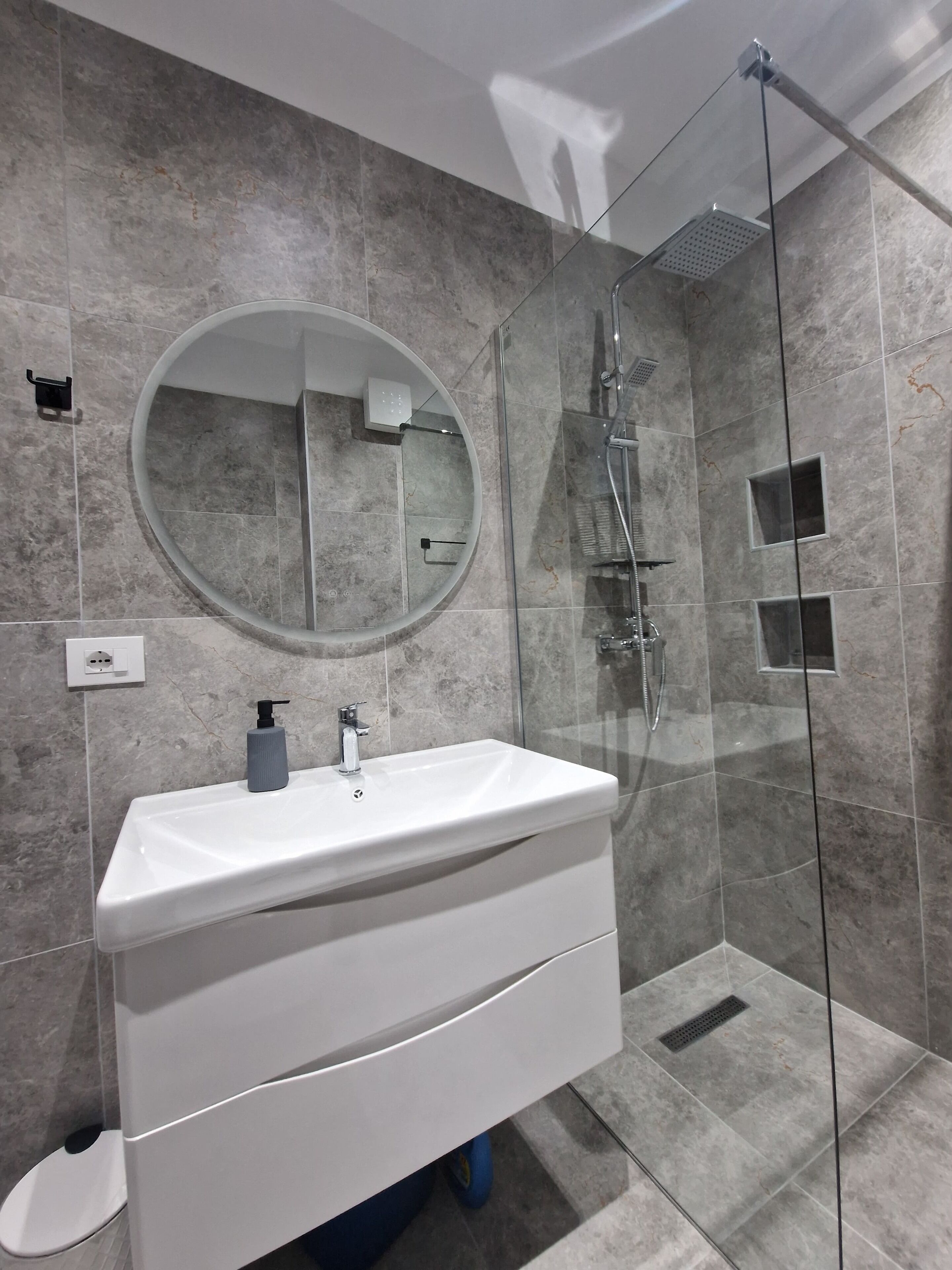 Family Apartment, Balcony | Bathroom | Shower, hair dryer, towels, soap