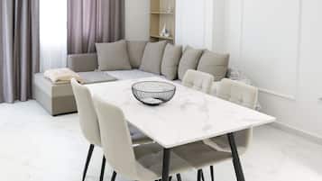 Appartement Familial, balcon | Intérieur