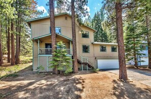 Exterior - Pebble Beach Paradise: 2 bedrooms with Spa & Patio close to hiking, lake & town! (South Lake Tahoe)