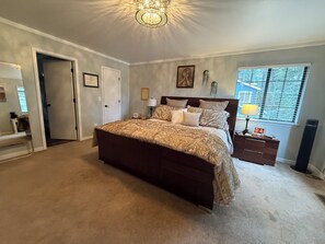 2 bedrooms, iron/ironing board, WiFi, bed sheets - Pebble Beach Paradise: 2 bedrooms with Spa & Patio close to hiking, lake & town! (South Lake Tahoe)