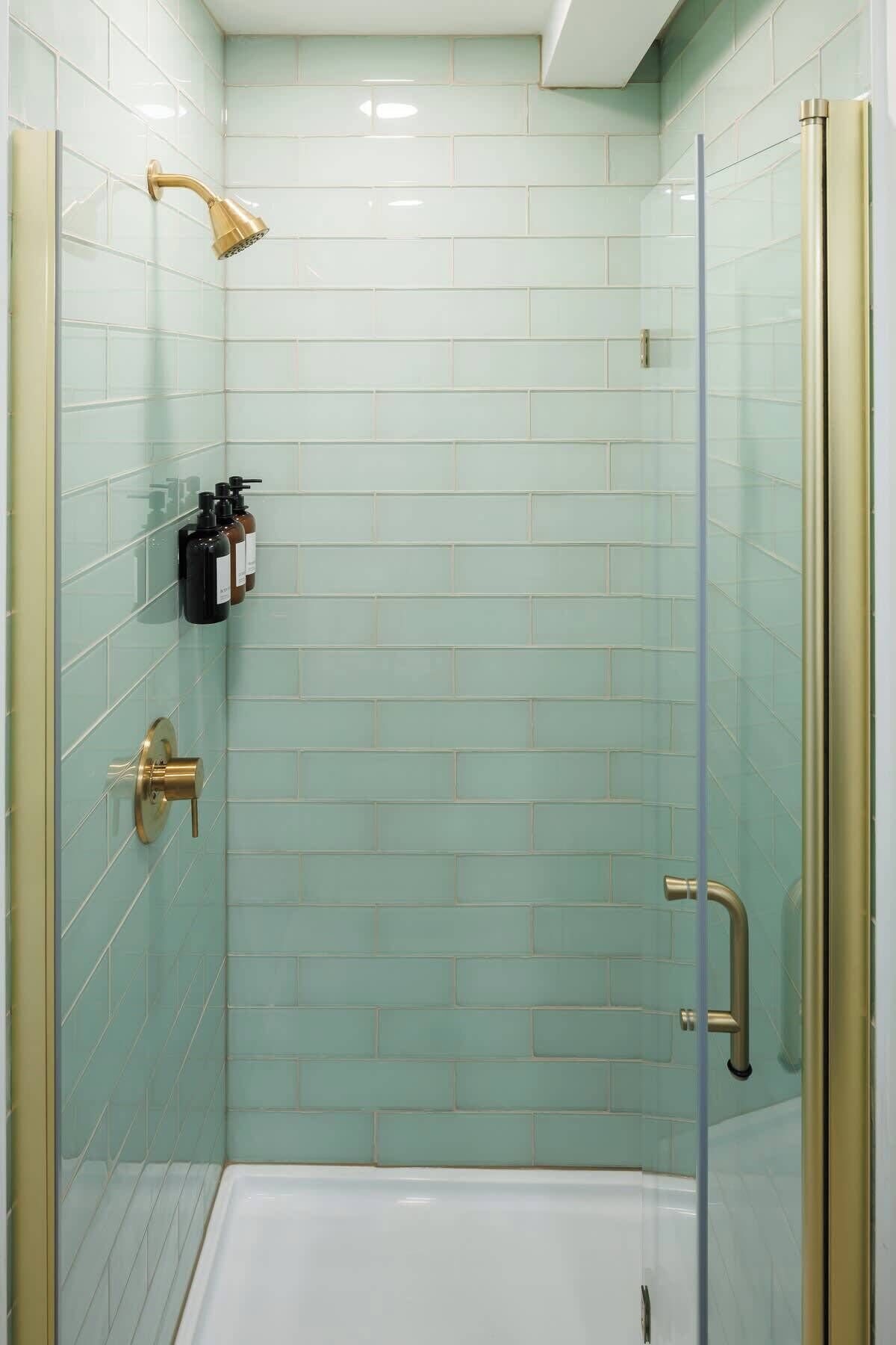 Dusche, Haartrockner, Shampoo
