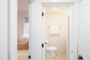 Bathroom - Charlottetown Gem: Stylish 1-Bedroom Downtown (Charlottetown)
