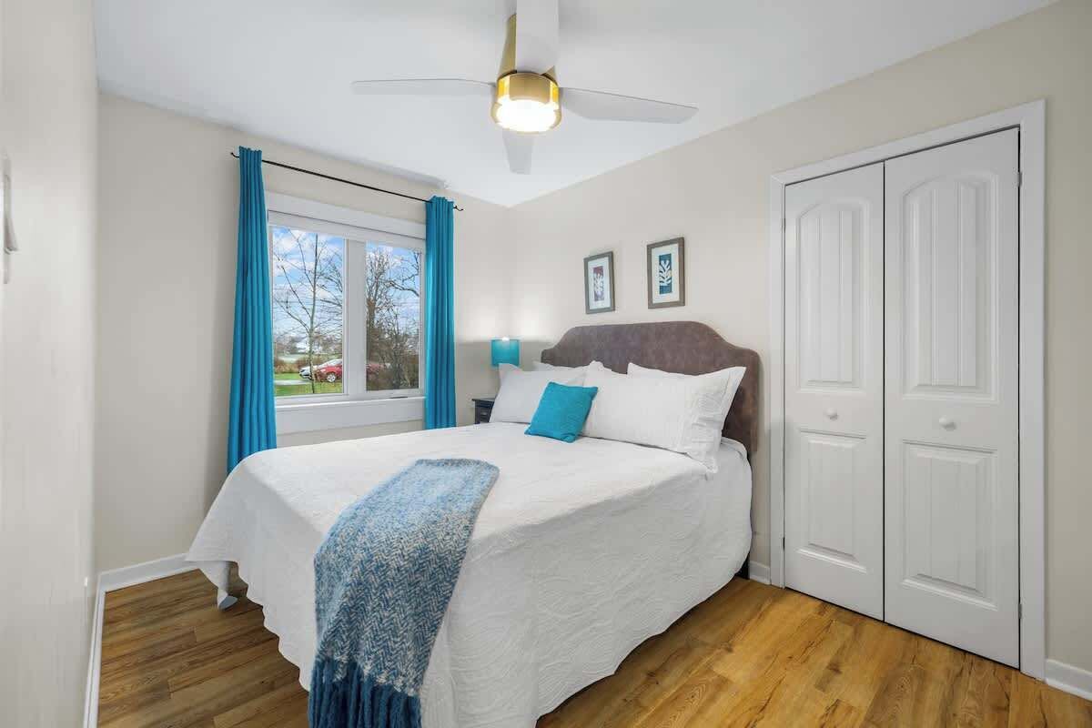 Iron/ironing board, travel cot, WiFi, bed sheets