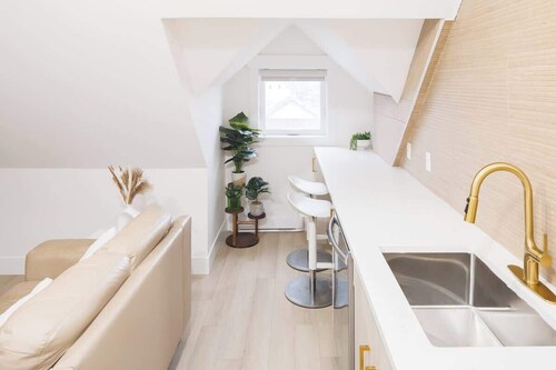 Luxury Studio Downtown with soaking tub