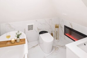 Bathroom - Luxury Studio Downtown with soaking tub (Charlottetown)