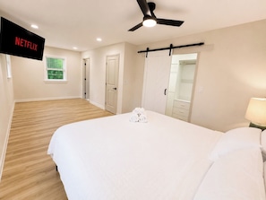 3 bedrooms, desk, iron/ironing board, free WiFi - NEW Brick Ranch Near Braves & Six Flags (Mableton)