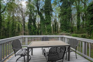 Outdoor dining - NEW Brick Ranch Near Braves & Six Flags (Mableton)