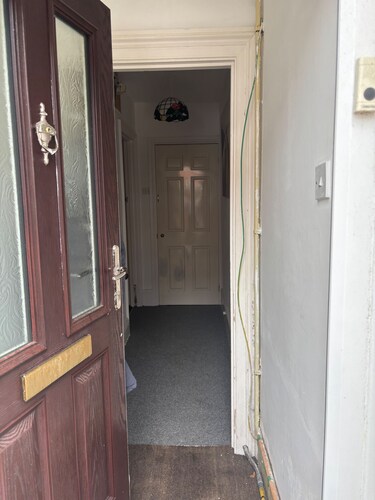 1 Bed - Sleeps 4 - Parking - Pets - Town Centre