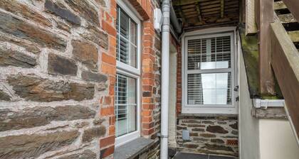 1 Bed - Sleeps 4 - Parking - Pets - Town Centre