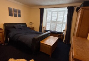 1 quarto, Wi-Fi de cortesia, roupa de cama