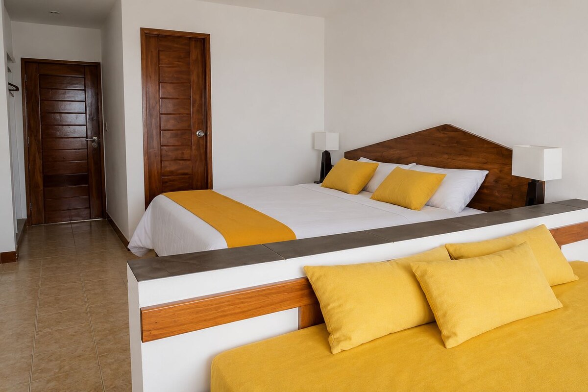 Escritorio, wifi gratis y ropa de cama 