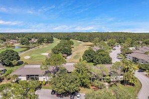 Golf - 2-bedroom modern condo on the golf course  perfect for relaxing getaways (Zephyrhills)