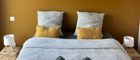 2 bedrooms, desk, free WiFi, bed sheets