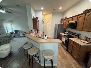 Private kitchen - 3BDRM House Cozy Retreat Near Kalahari and Dell Diamond in fantastic Round Rock (Round Rock)