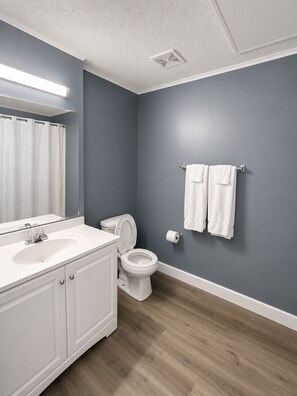 Deluxe appartement | Badkamer | Gratis toiletartikelen, handdoeken, zeep, shampoo