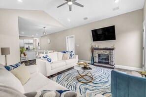 Smart TV - 3-bedroom house in tranquil Pensacola/Perdido Key perfect for relaxing getaways! (Pensacola)