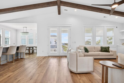 Summer Open! 1 Min Walk to Beach, Pool & Spa