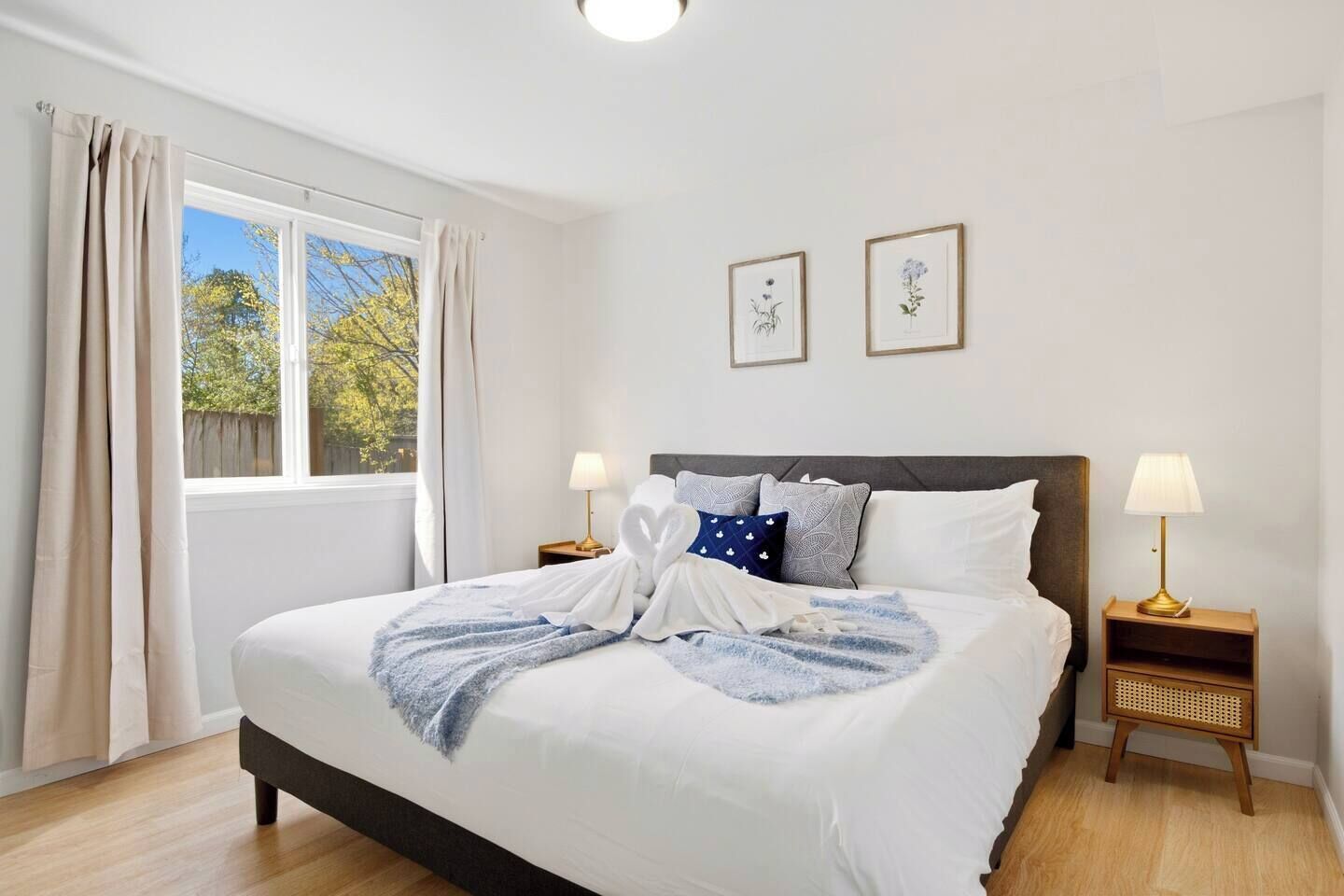 Desk, iron/ironing board, WiFi, bed sheets