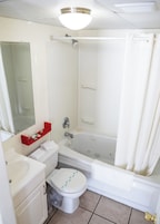 Habitación individual | Baño | Ducha y bañera combinadas, toallas, jabón y champú