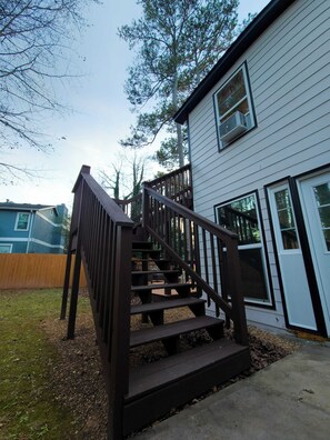 Exterior - Simple Comfort in a Quiet Space (Stone Mountain)