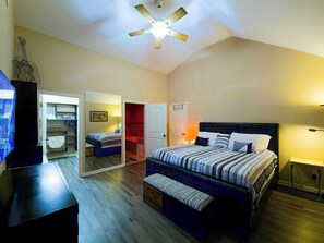 1 bedroom, iron/ironing board, WiFi, bed sheets - Simple Comfort in a Quiet Space (Stone Mountain)