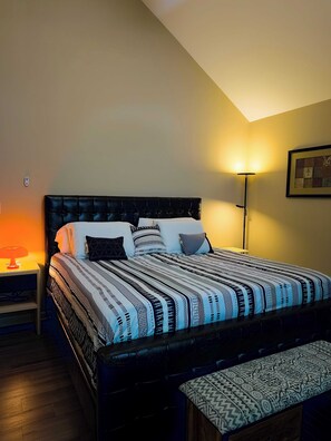 1 bedroom, iron/ironing board, WiFi, bed sheets - Simple Comfort in a Quiet Space (Stone Mountain)