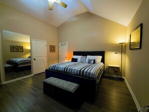 1 bedroom, iron/ironing board, WiFi, bed sheets - Simple Comfort in a Quiet Space (Stone Mountain)