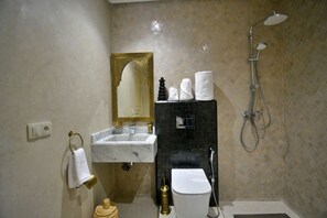 Suite, Balcony | Bathroom