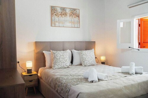 Peaceful 1BR Village Getaway Near the Beach