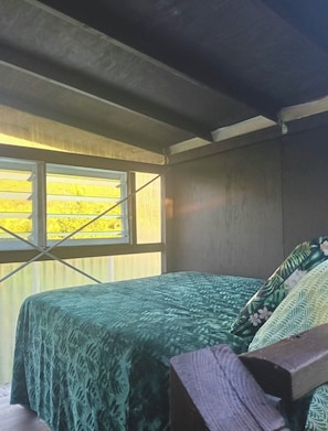 1 bedroom, bed sheets