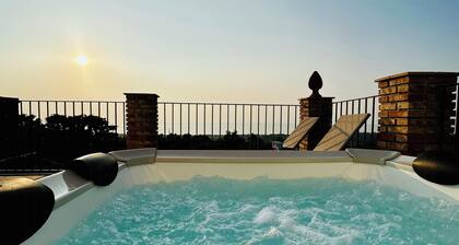 Farmhouse with hot tub overlooking Aeolians