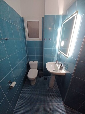 Bathroom - Rotunda Cozy 1 Bedroom Apartment - AD Residencies (Thessaloniki)