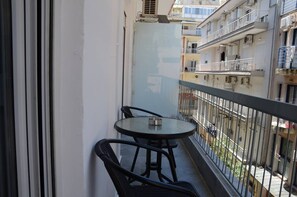 Outdoor dining - Rotunda Cozy 1 Bedroom Apartment - AD Residencies (Thessaloniki)