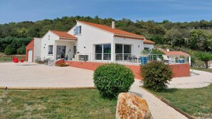 A modern two-story house with a white exterior and red-tiled roof, a covered patio, and a gravel driveway. - Bonica Vista - 6 people (OMS)